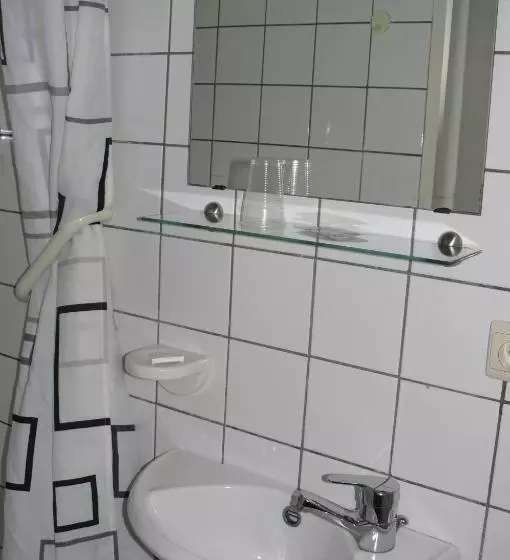 اتاق استاندارد چهار تخته, Hôtel Les Acteurs