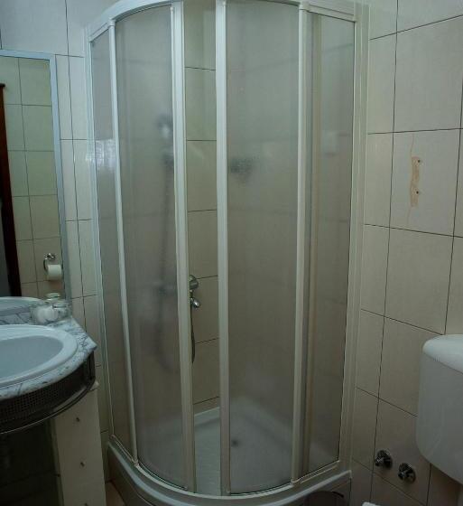 اتاق استاندارد, Hum