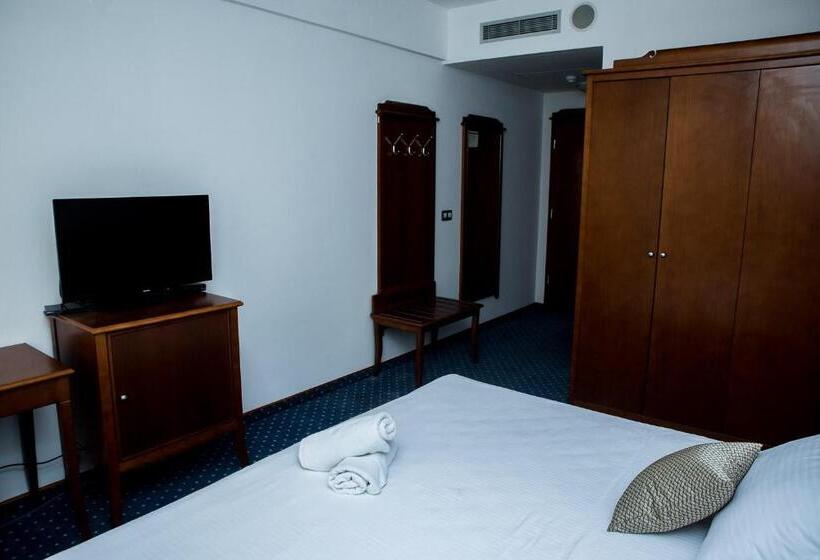 اتاق لوکس, Hum