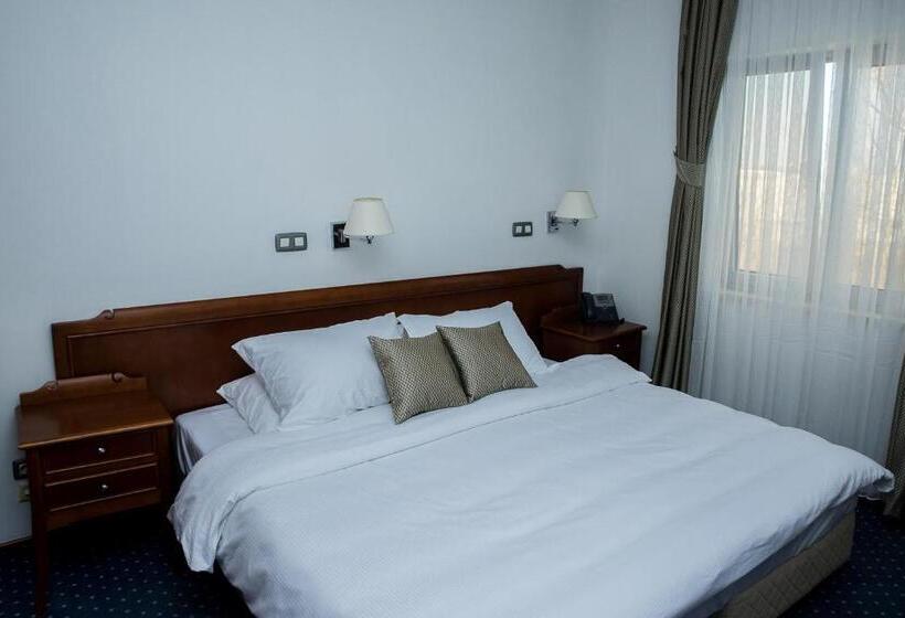 اتاق لوکس, Hum