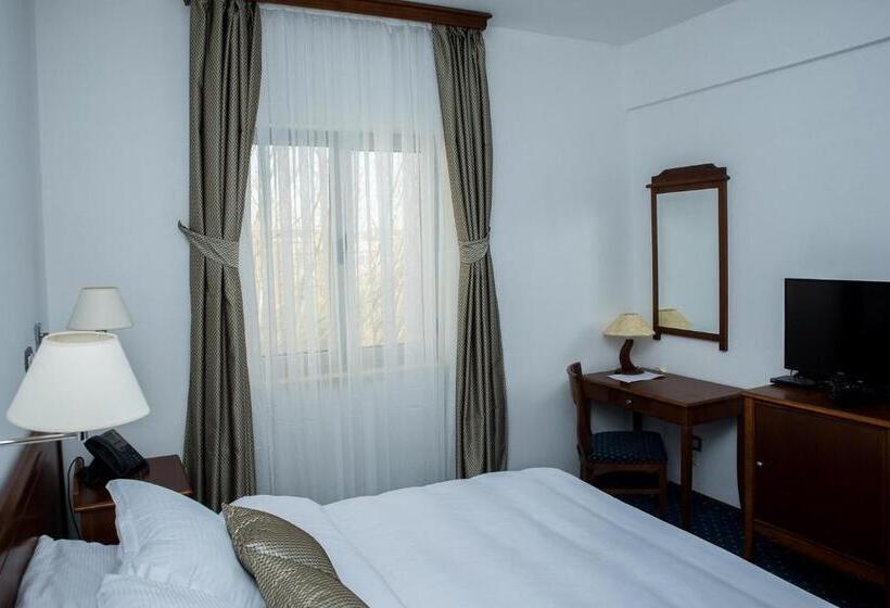 اتاق لوکس, Hum