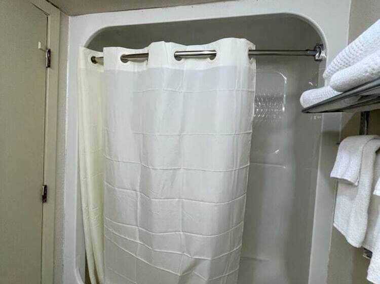 غرفه قياسيه سريرين مزدوجين, Knights Inn & Suites Emporia