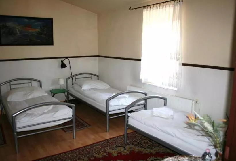 ルームシェアのワンベッド, Komfort Inn   Dwór Hubertus
