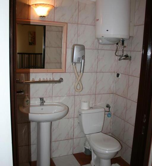 מיטה בחדר משותף, Komfort Inn   Dwór Hubertus