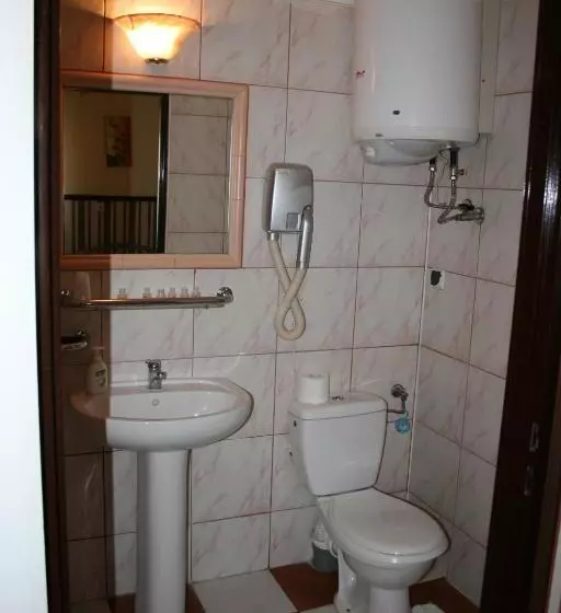ルームシェアのワンベッド, Komfort Inn   Dwór Hubertus