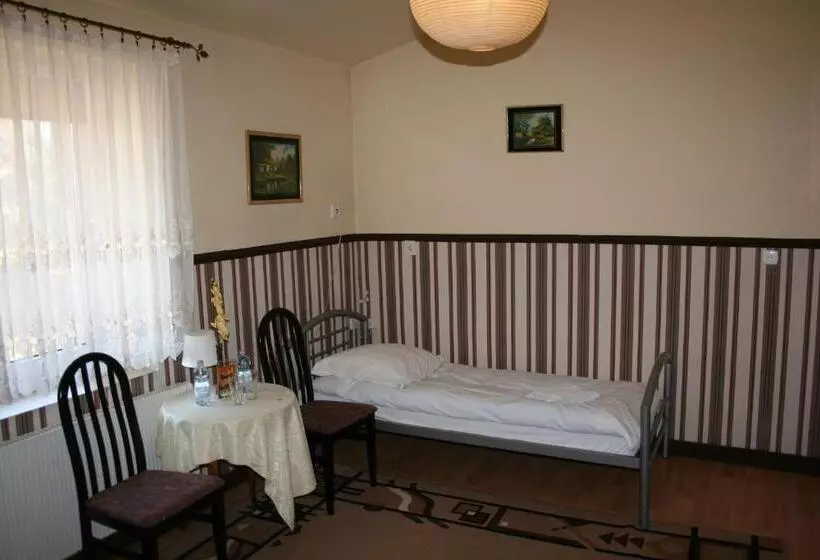 ルームシェアのワンベッド, Komfort Inn   Dwór Hubertus