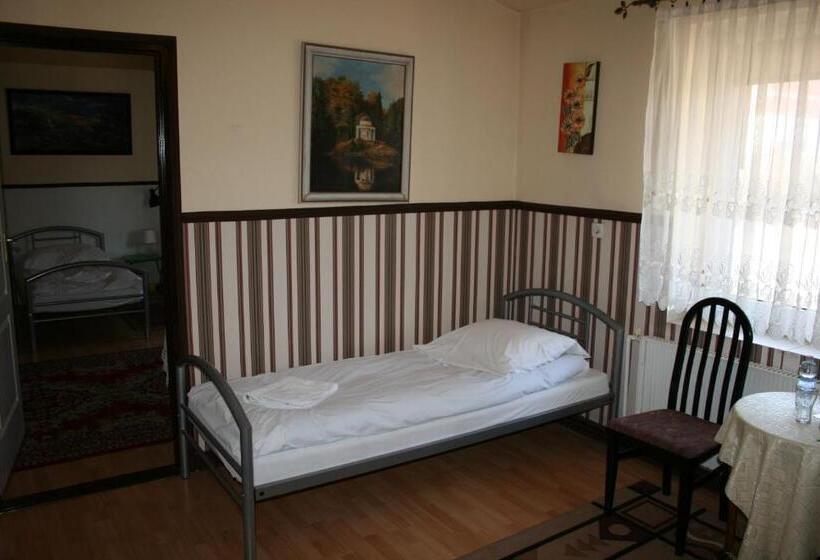 تختخواب در اتاق مشترک, Komfort Inn   Dwór Hubertus