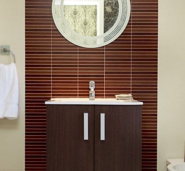 اتاق سوپریور, L'avenida