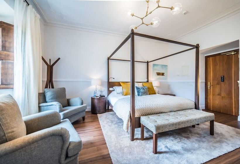 اتاق سوپریور, L'avenida