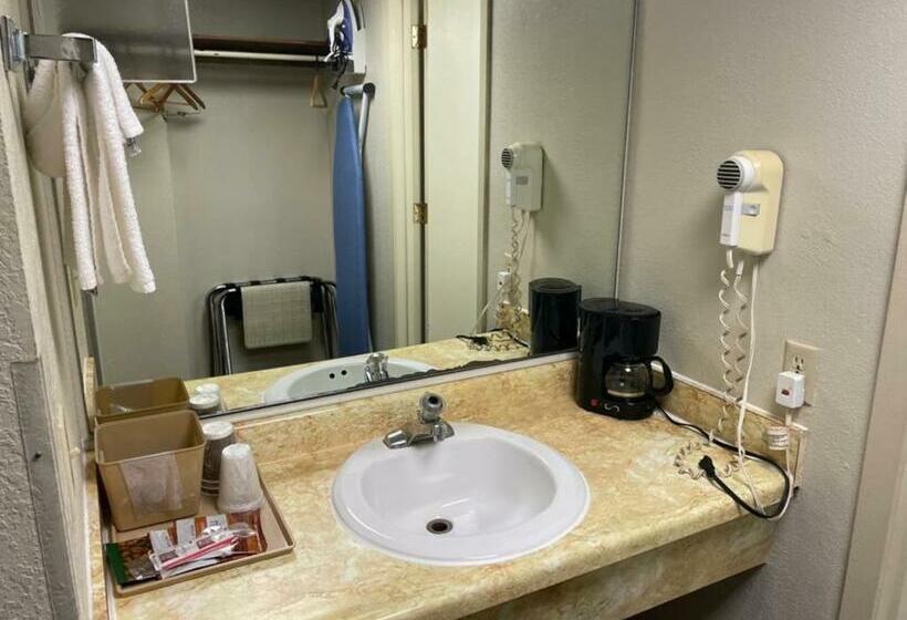 غرفة قياسية, Knights Inn & Suites Emporia