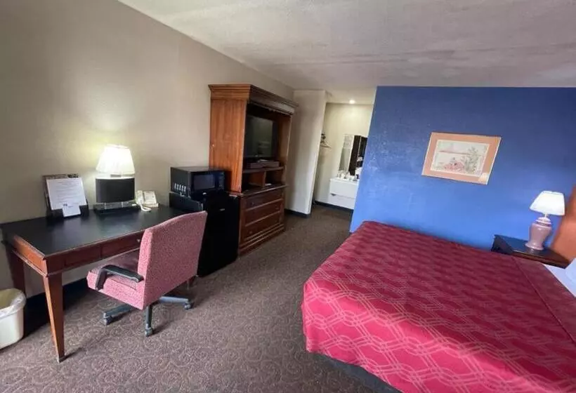 キングサイズベッドのスタンダードルーム, Knights Inn & Suites Emporia