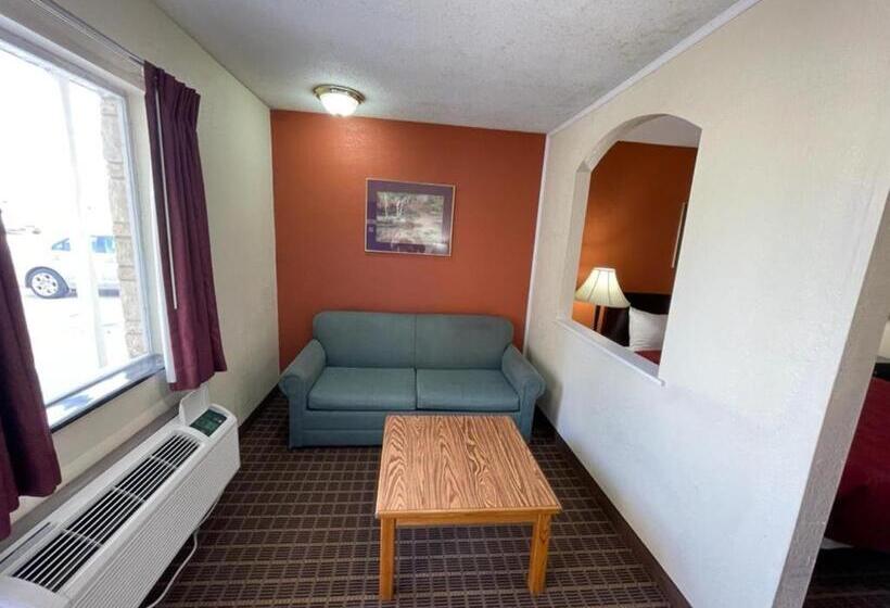 غرفة قياسية سرير كينج, Knights Inn & Suites Emporia