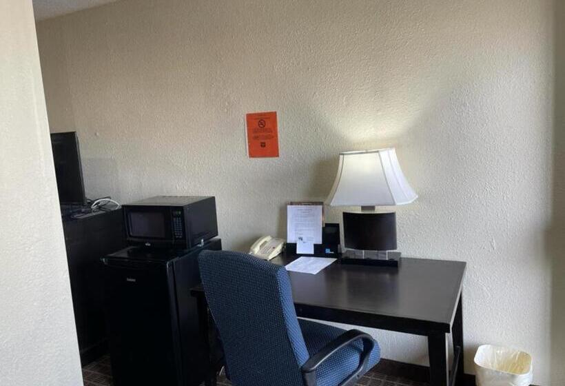 Стандартный Номер Кровать Кинг, Knights Inn & Suites Emporia