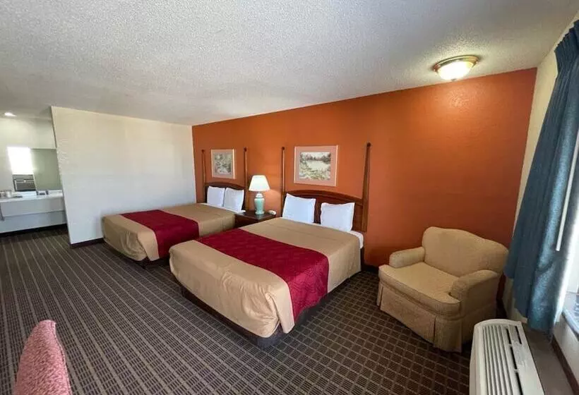 ２ダブルベッドのスタンダードルーム, Knights Inn & Suites Emporia
