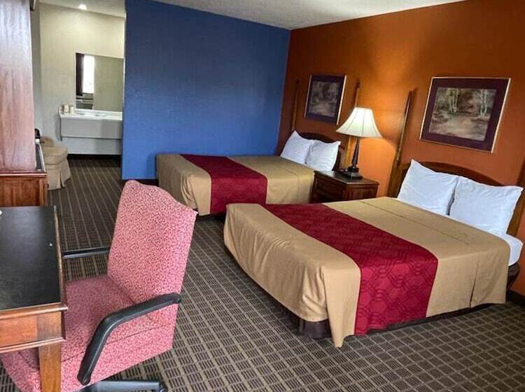 Номер Стандарт 2 Двуспальные Кровати, Knights Inn & Suites Emporia