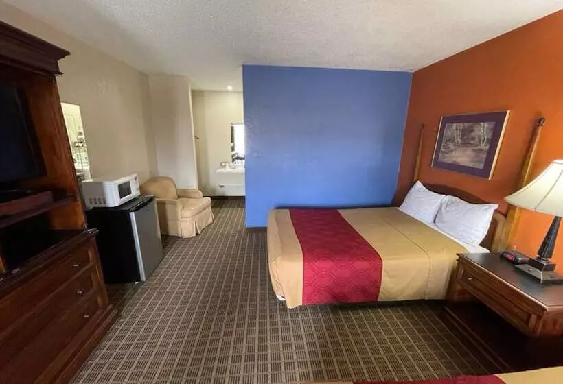 ２ダブルベッドのスタンダードルーム, Knights Inn & Suites Emporia