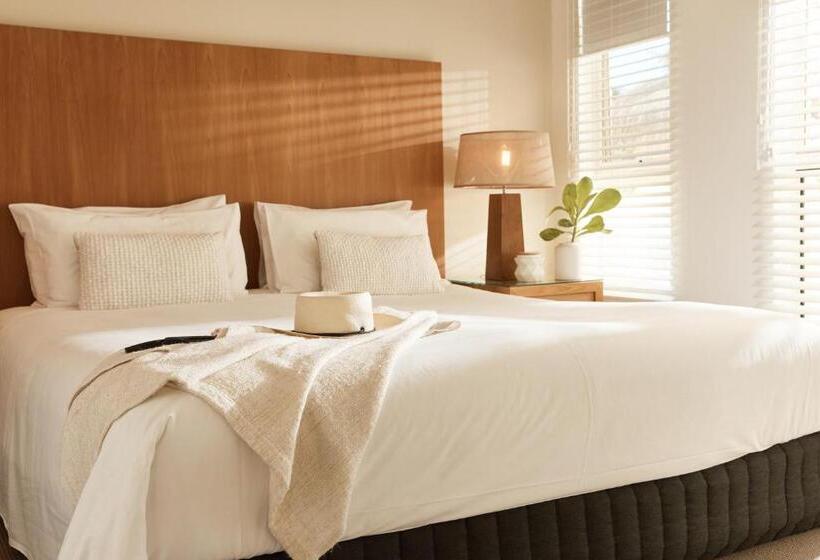 Апартаменты 2 Спальни Вид на Море, Sea Change Beachfront Apartments