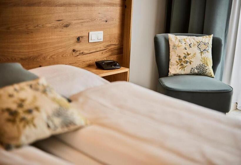 Номер Стандарт, Logis Hotel La Métairie & Son Auberge