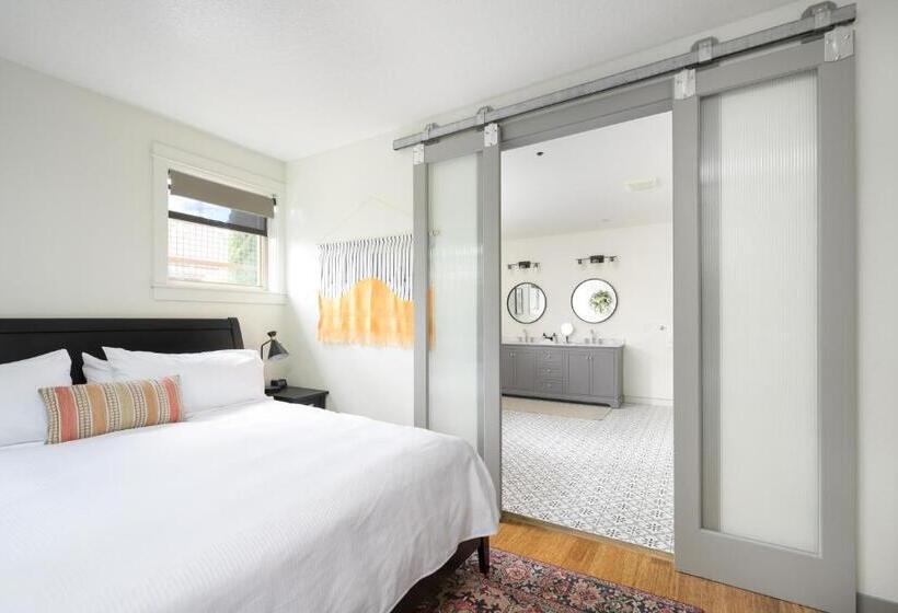 스탠다드 룸 킹사이즈 침대, The Setting Inn Willamette Valley
