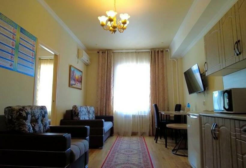 استودیوی لوکس, Europa