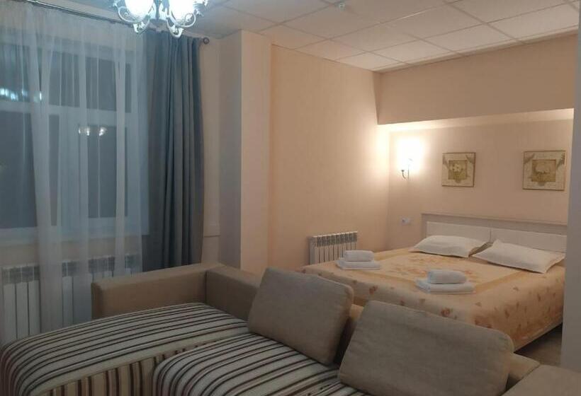 استودیوی لوکس, Europa