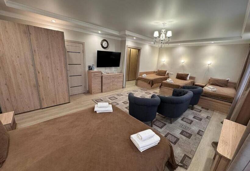 اتاق خانوادگی, Europa