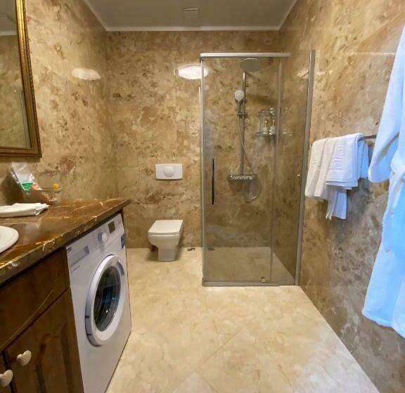 اتاق استاندارد چهارنفره با چشم‌انداز باغ, Golden Park