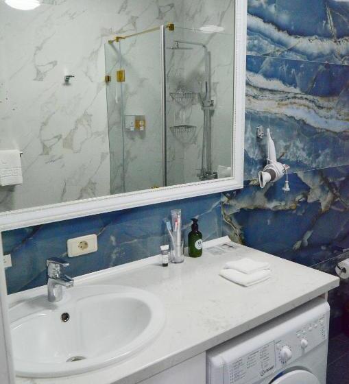 اتاق لوکس با بالکن, Golden Park