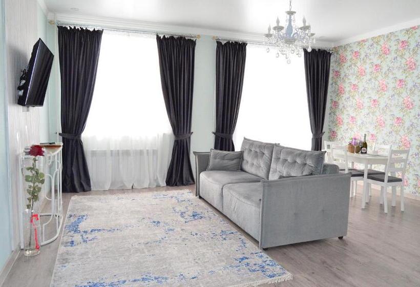 اتاق لوکس با بالکن, Golden Park