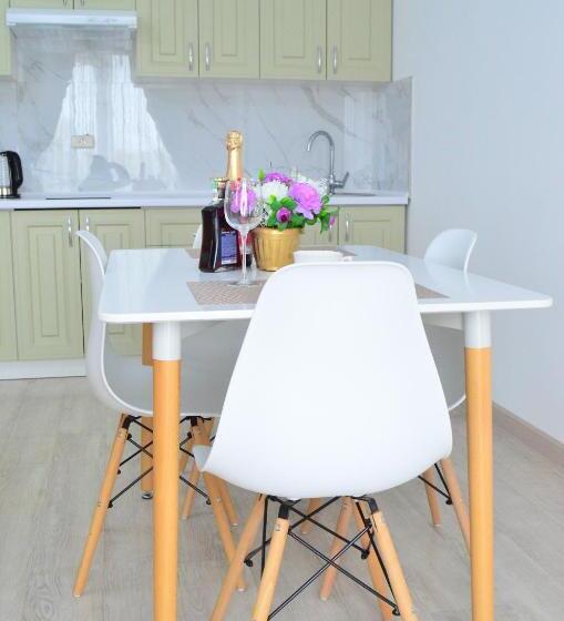 اتاق لوکس با بالکن, Golden Park