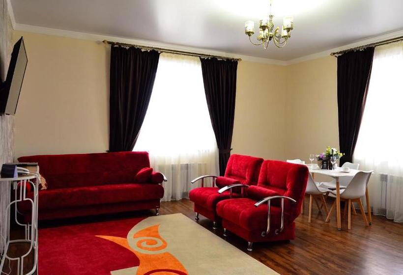 اتاق استاندارد چهارنفره با چشم‌انداز باغ, Golden Park