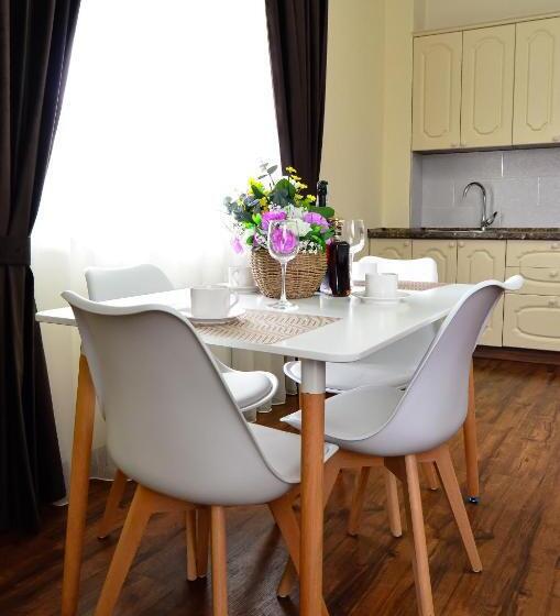 اتاق استاندارد چهارنفره با چشم‌انداز باغ, Golden Park