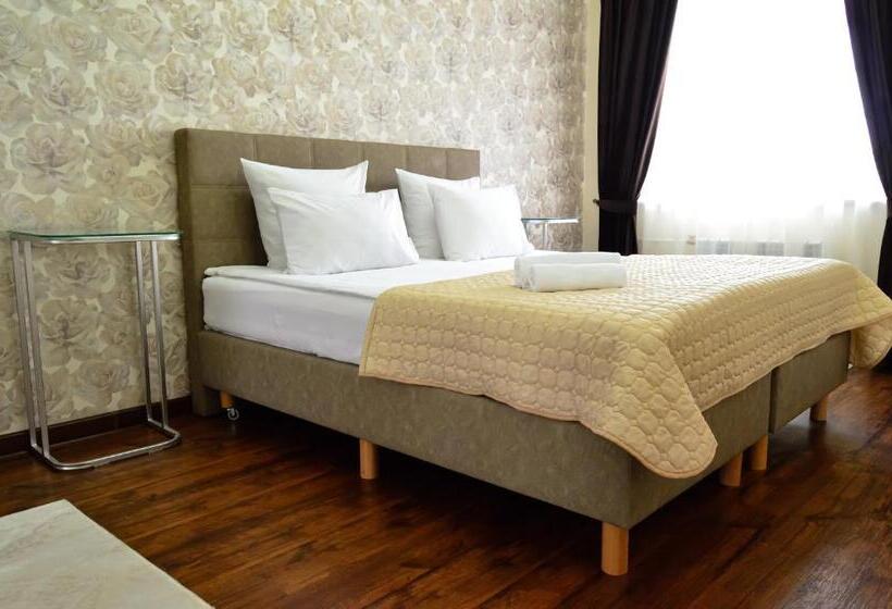 اتاق استاندارد چهارنفره با چشم‌انداز باغ, Golden Park