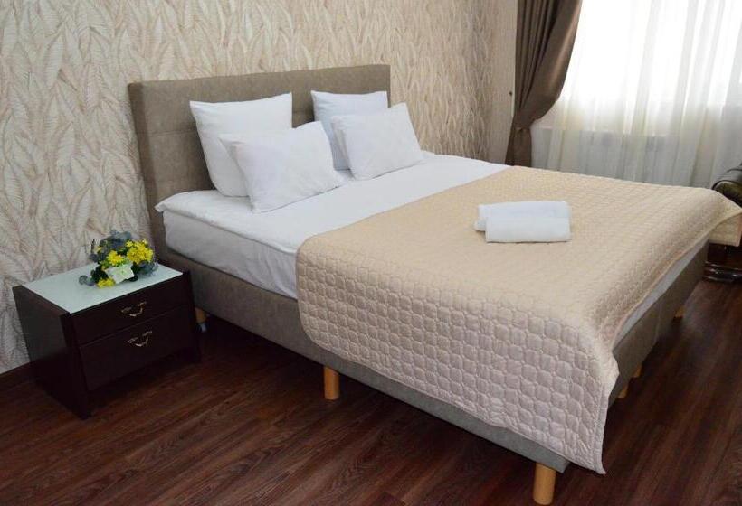 اتاق استاندارد چهارنفره با چشم‌انداز باغ, Golden Park