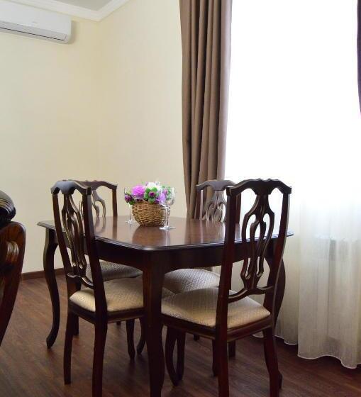 اتاق استاندارد چهارنفره با چشم‌انداز باغ, Golden Park