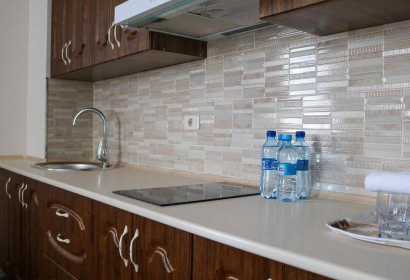 اتاق پریمیوم چهارنفره, Golden Park