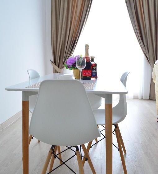 اتاق لوکس با بالکن, Golden Park