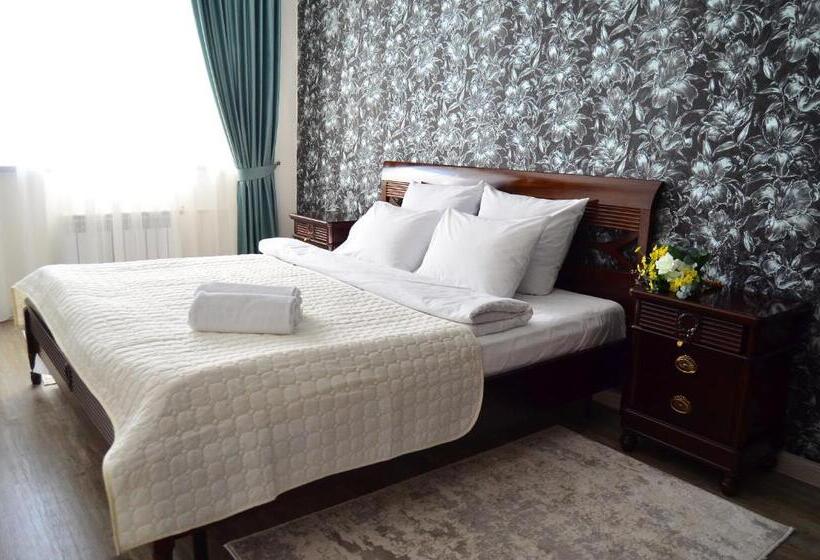 اتاق لوکس با بالکن, Golden Park