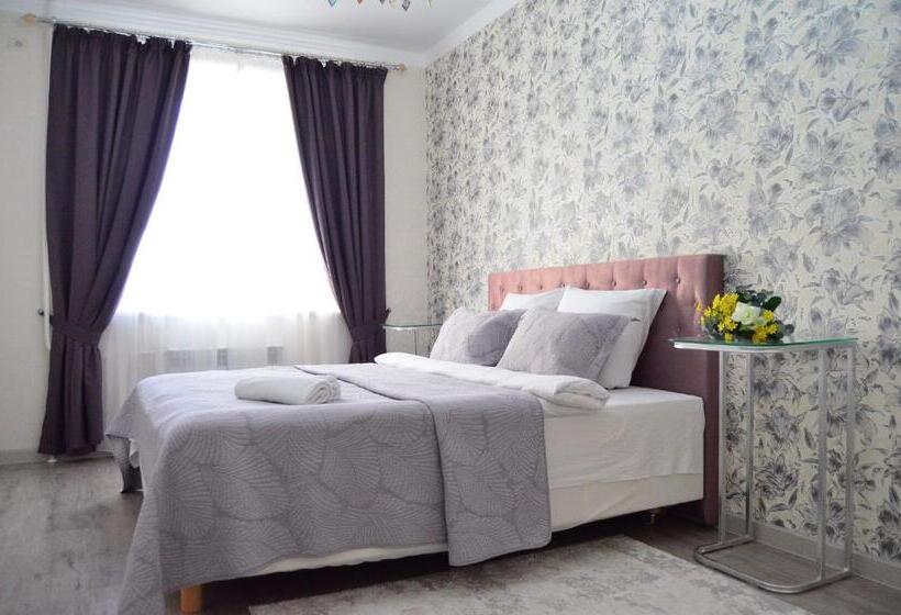 اتاق لوکس با بالکن, Golden Park