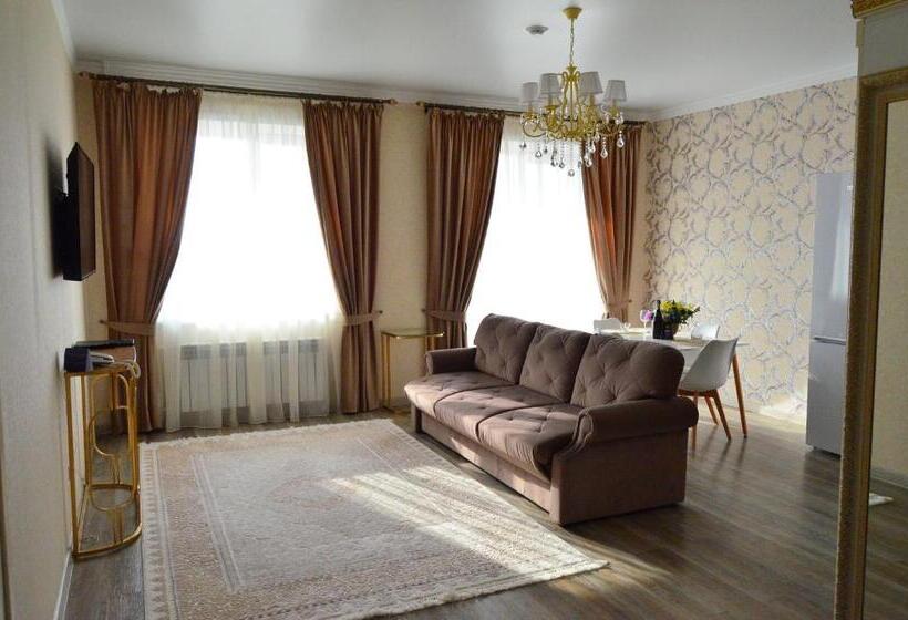 اتاق لوکس با بالکن, Golden Park