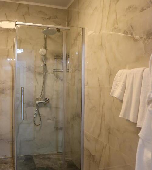 اتاق استاندارد با بالکن, Golden Park