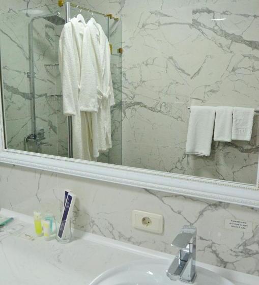 اتاق استاندارد با بالکن, Golden Park