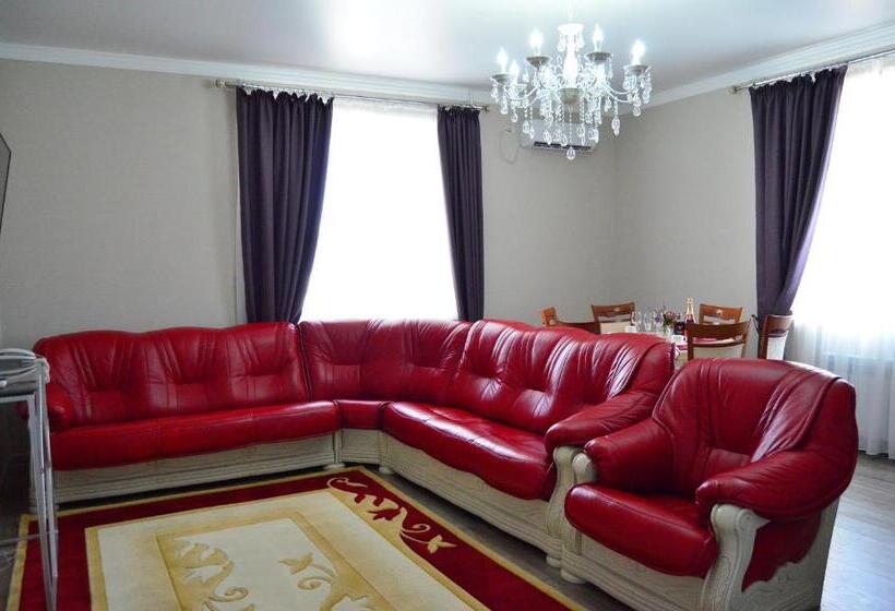 اتاق استاندارد چهارنفره با چشم‌انداز باغ, Golden Park