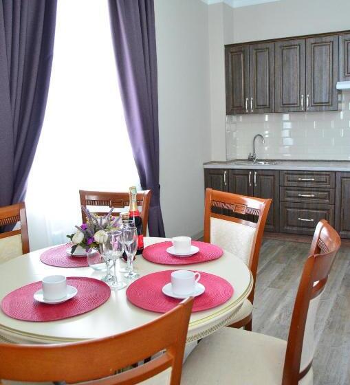 اتاق استاندارد چهارنفره با چشم‌انداز باغ, Golden Park