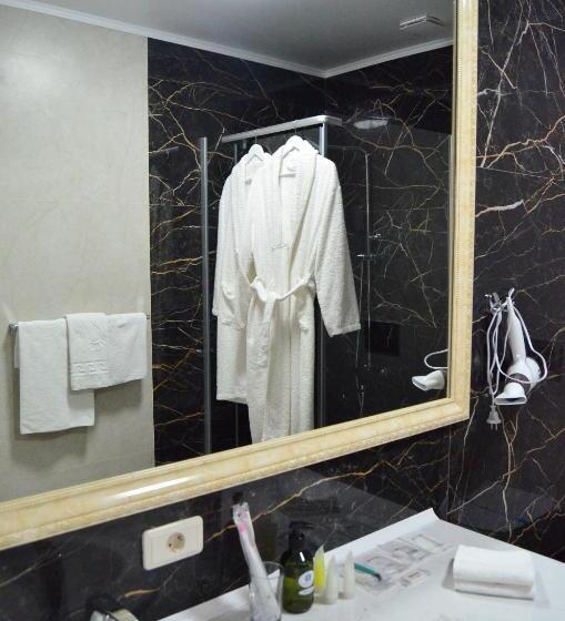 اتاق استاندارد چهارنفره با چشم‌انداز باغ, Golden Park