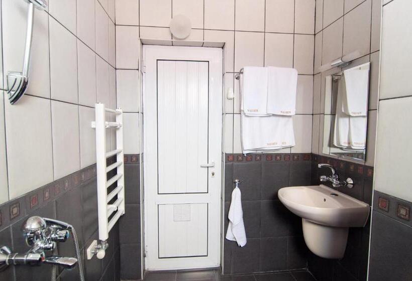 Comfort room with balcony, Guest House Hiora