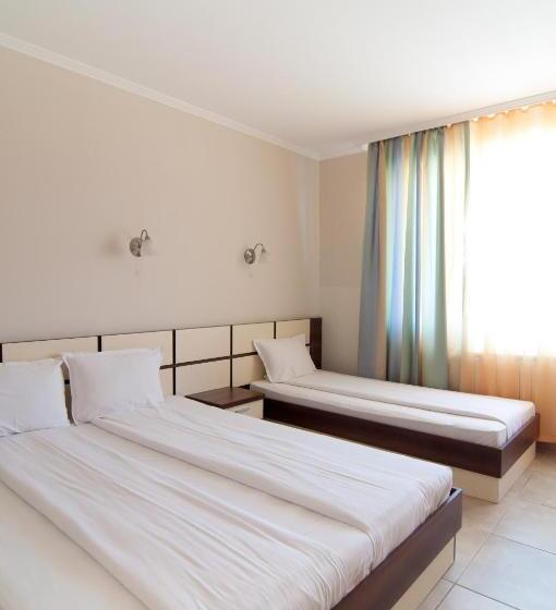 Comfort room with balcony, Guest House Hiora