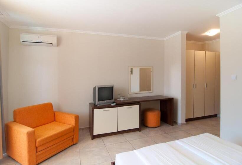 Comfort room with balcony, Guest House Hiora