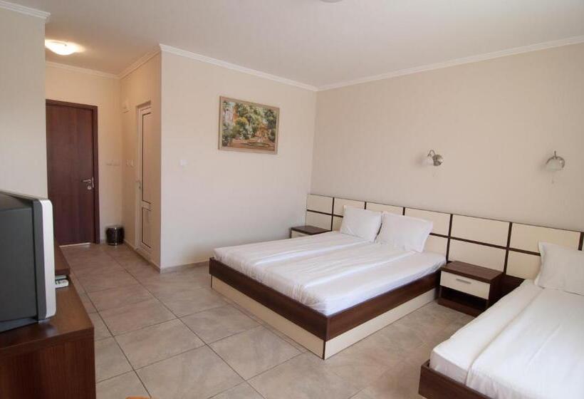 Comfort room with balcony, Guest House Hiora
