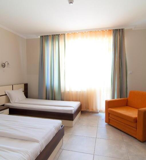 Comfort room with balcony, Guest House Hiora